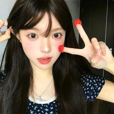 穿一只红鞋的男人海报